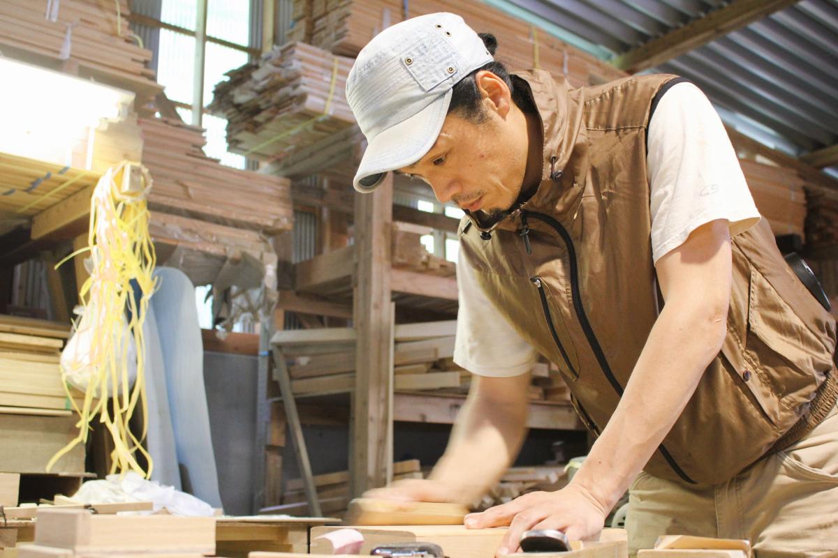 津野町で、そばに木がある暮らしを。地域おこし協力隊から「木工」を仕事に。