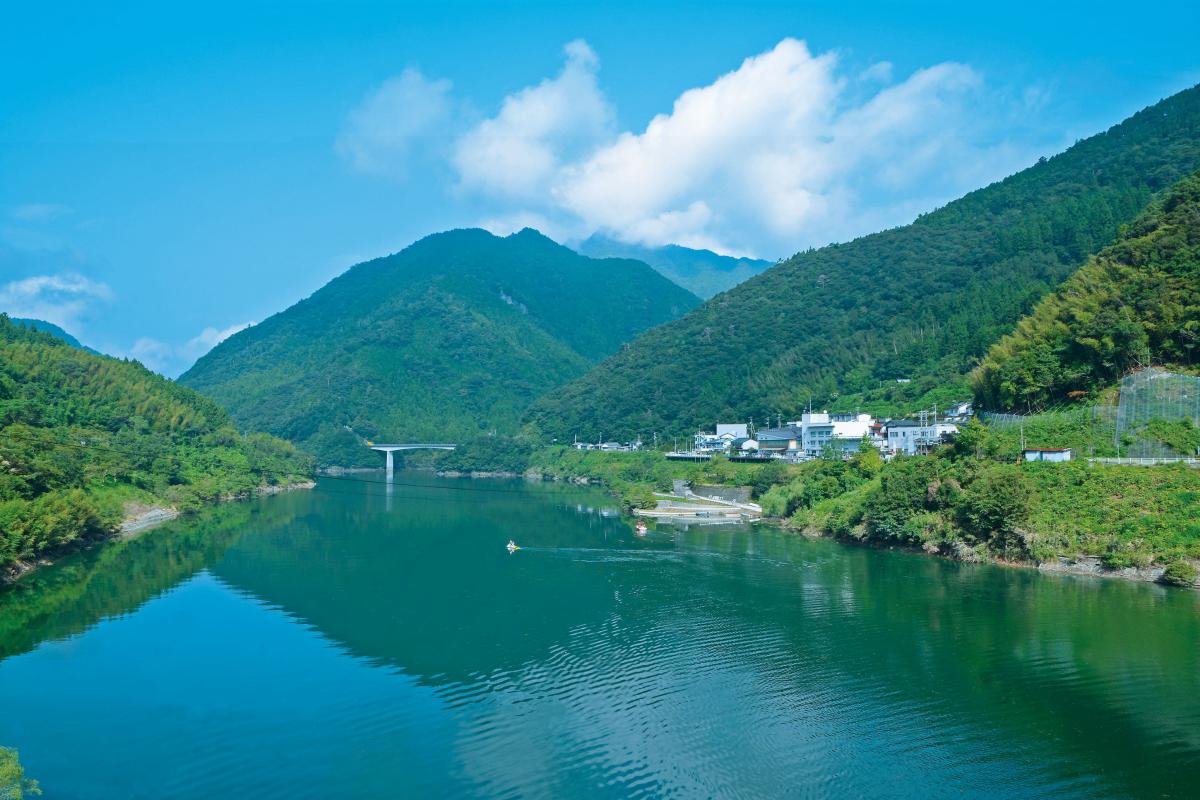 大川村役場から望む吉野川