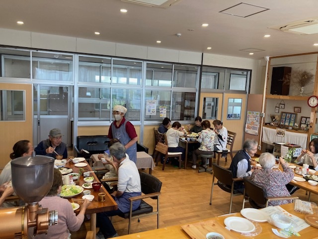 校舎内で営業する「お山の喫茶店のかな」